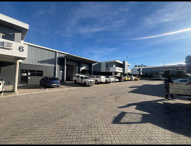 550M² WAREHOUSE TO LET IN STIKLAND INDUSTRIAL
